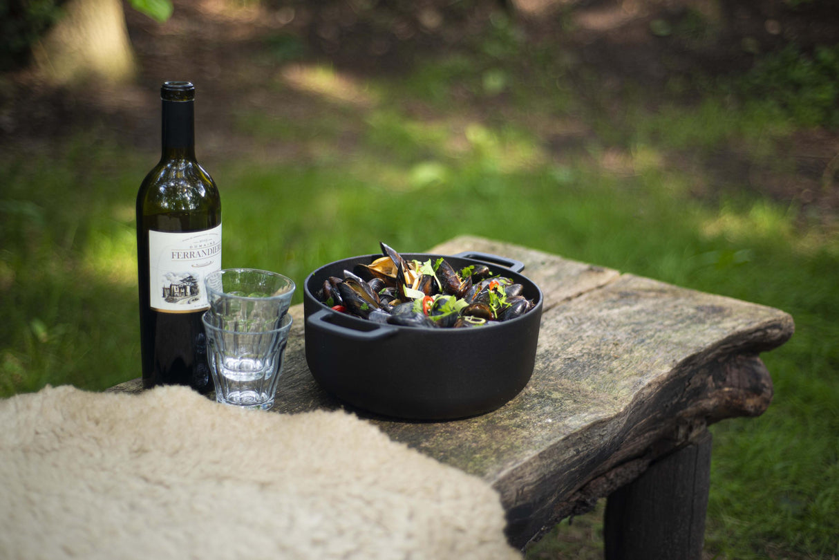 BLACK DUTCH OVEN 28CM