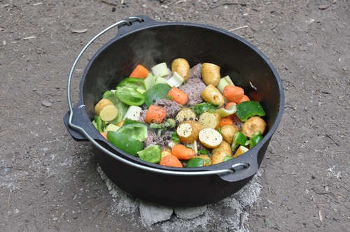 FT12 DUTCH OVEN WITH FEET