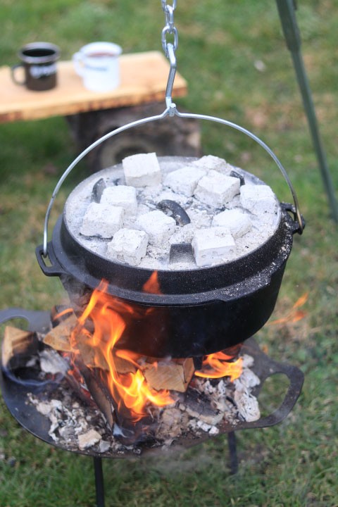 FT4.5 DUTCH OVEN WITH LEGS