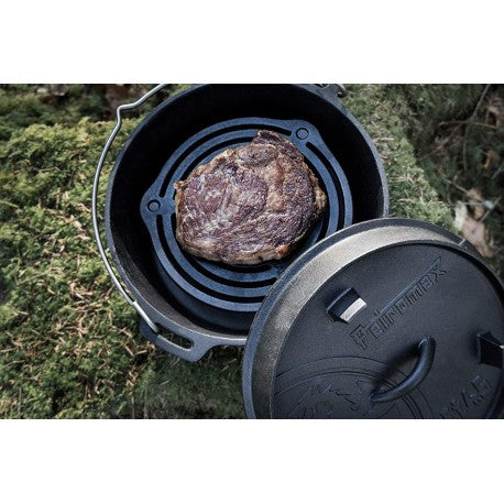 FT4.5 DUTCH OVEN WITH LEGS