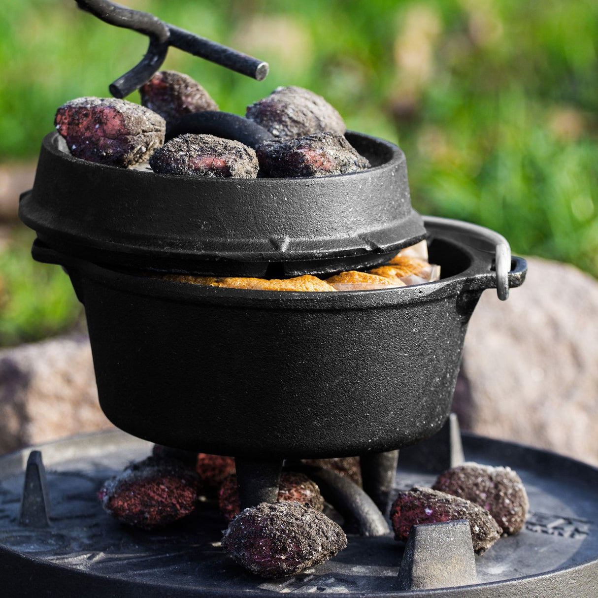 FT3 DUTCH OVEN WITH FEET