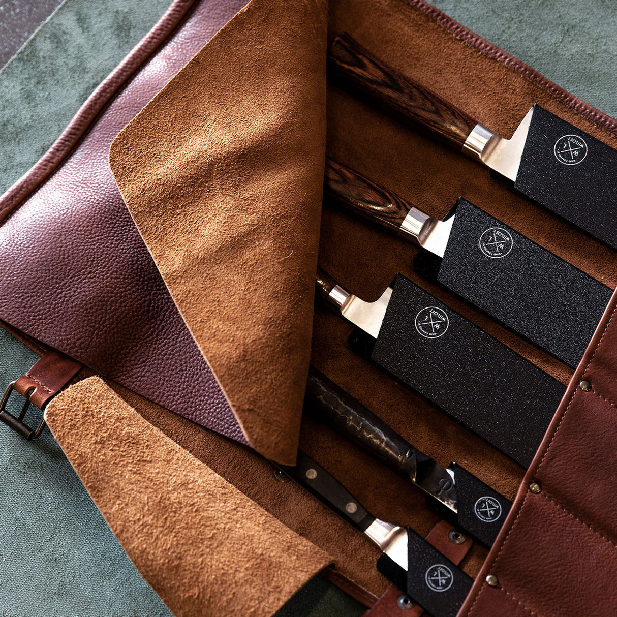 DARK BROWN LEATHER ROLL FOR 5 KNIVES