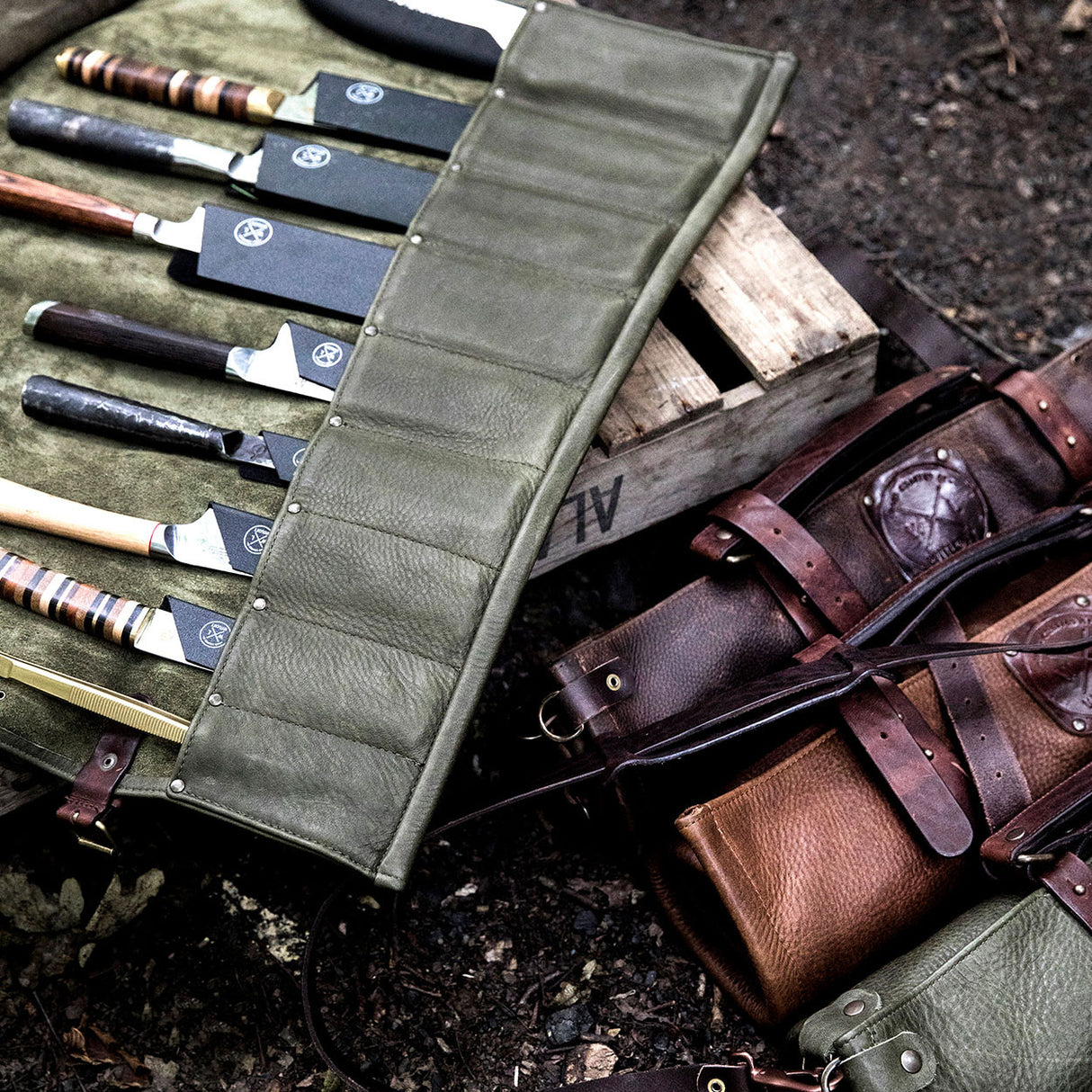 GREEN LEATHER ROLL FOR 9 KNIVES