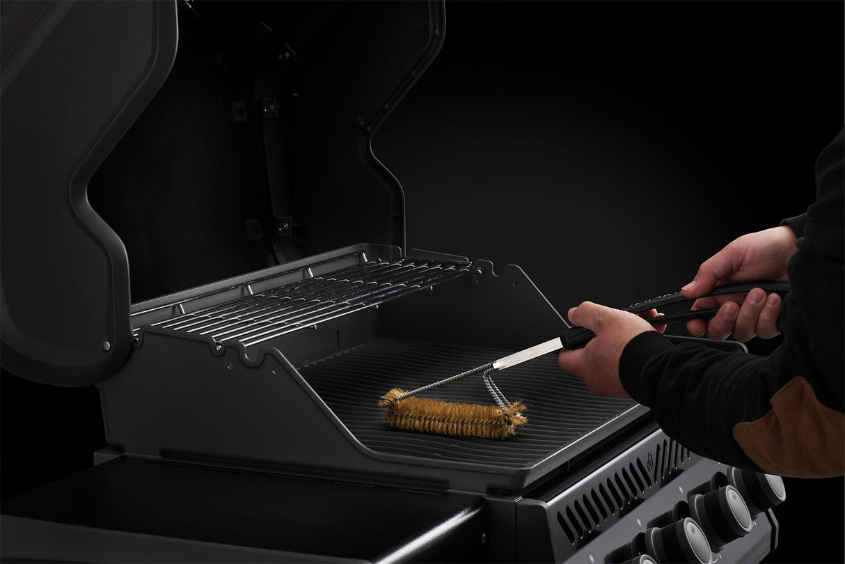 GRILL BRUSH WITH THREE ROWS