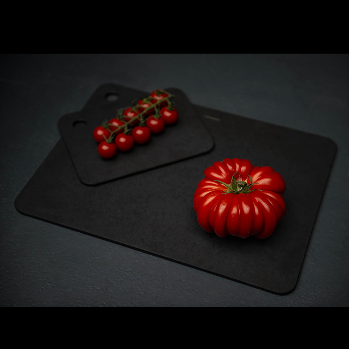 BLACK CUTTING BOARD 15X20